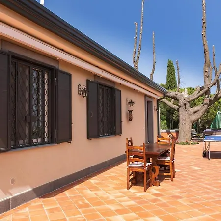 La Dimora Del Con Piscina Villa