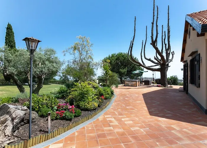 La Dimora Del Con Piscina Villa *